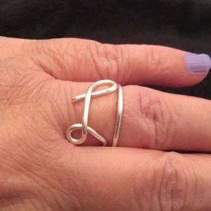 Initial ring letter L